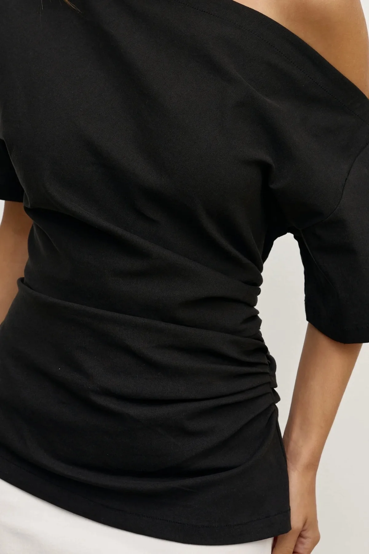 Suki Top Black - Image 2