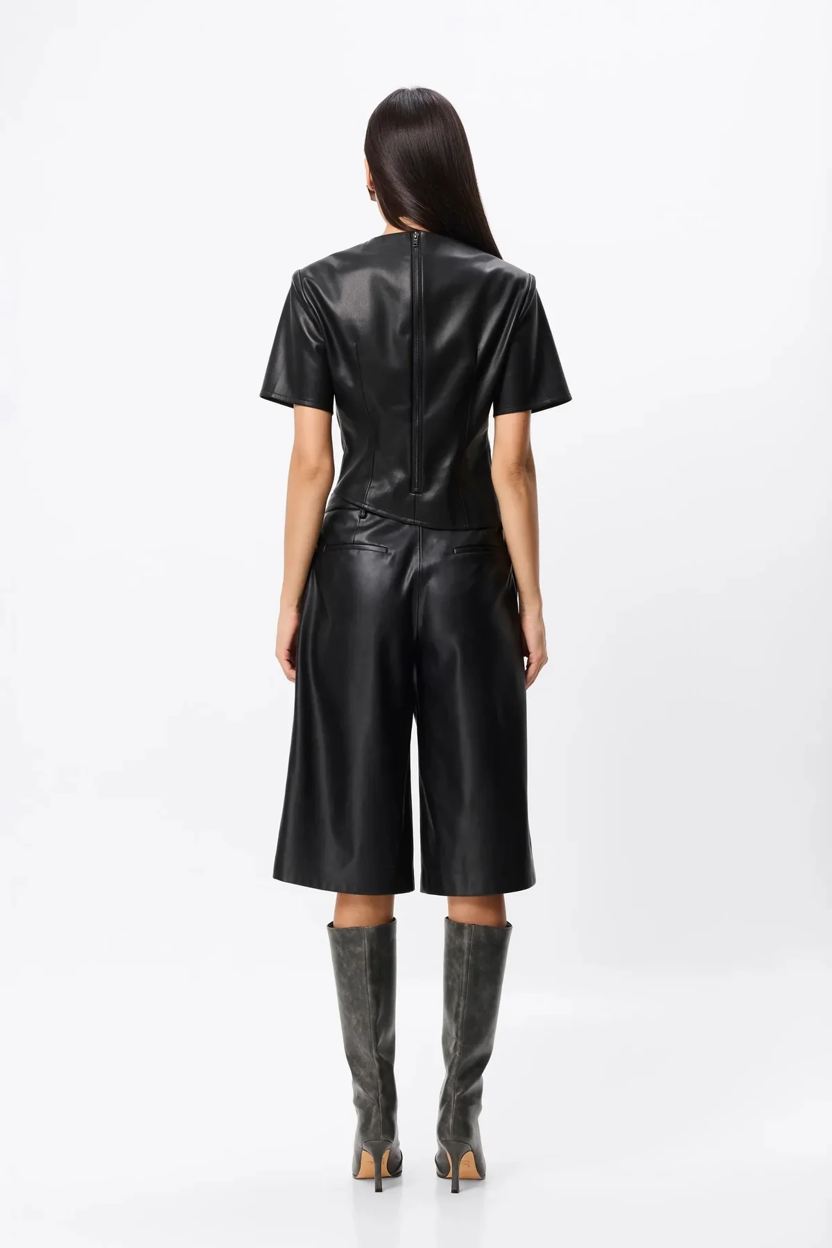 Fairfax Knot Tee Black - Image 10