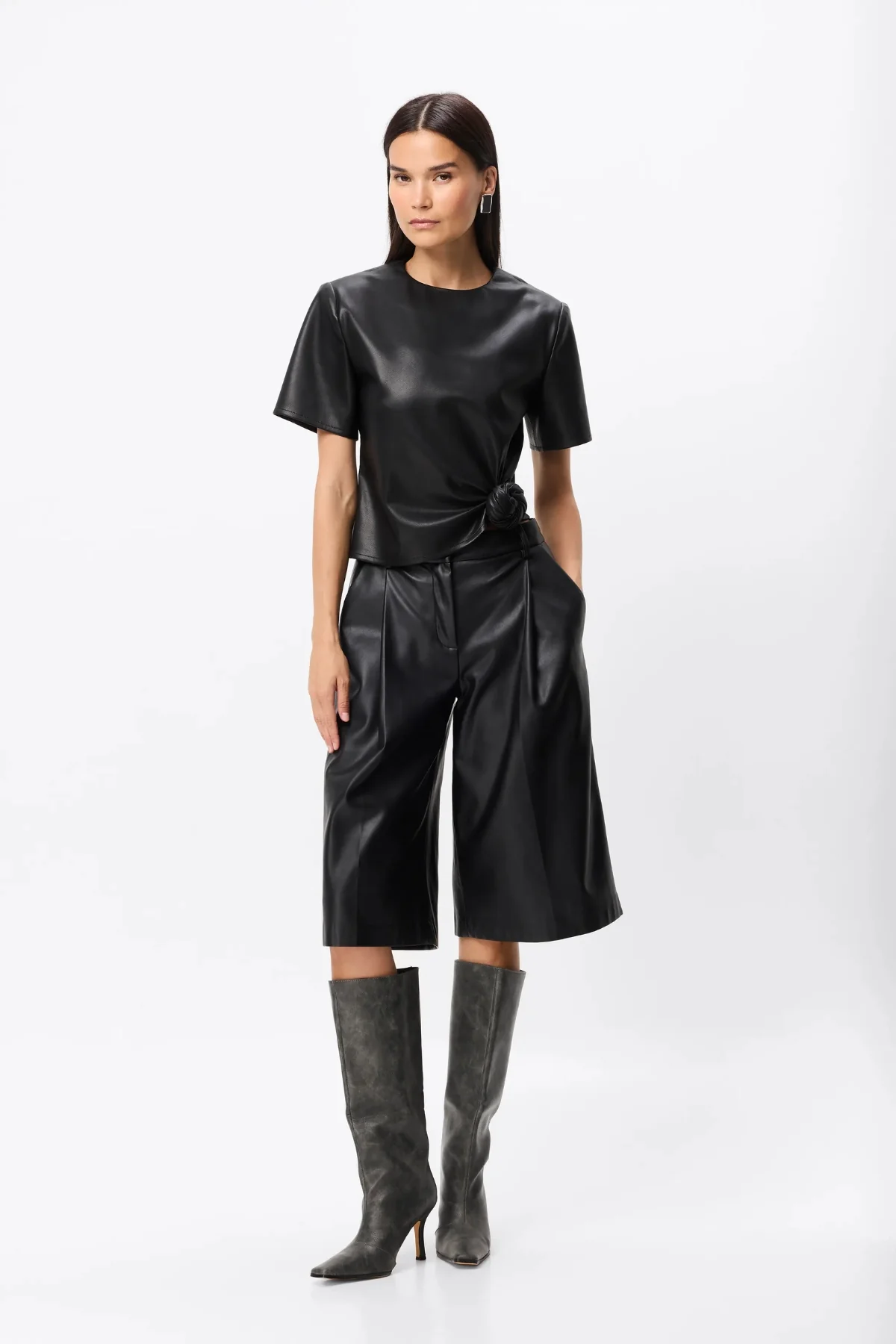 Fairfax Knot Tee Black - Image 5