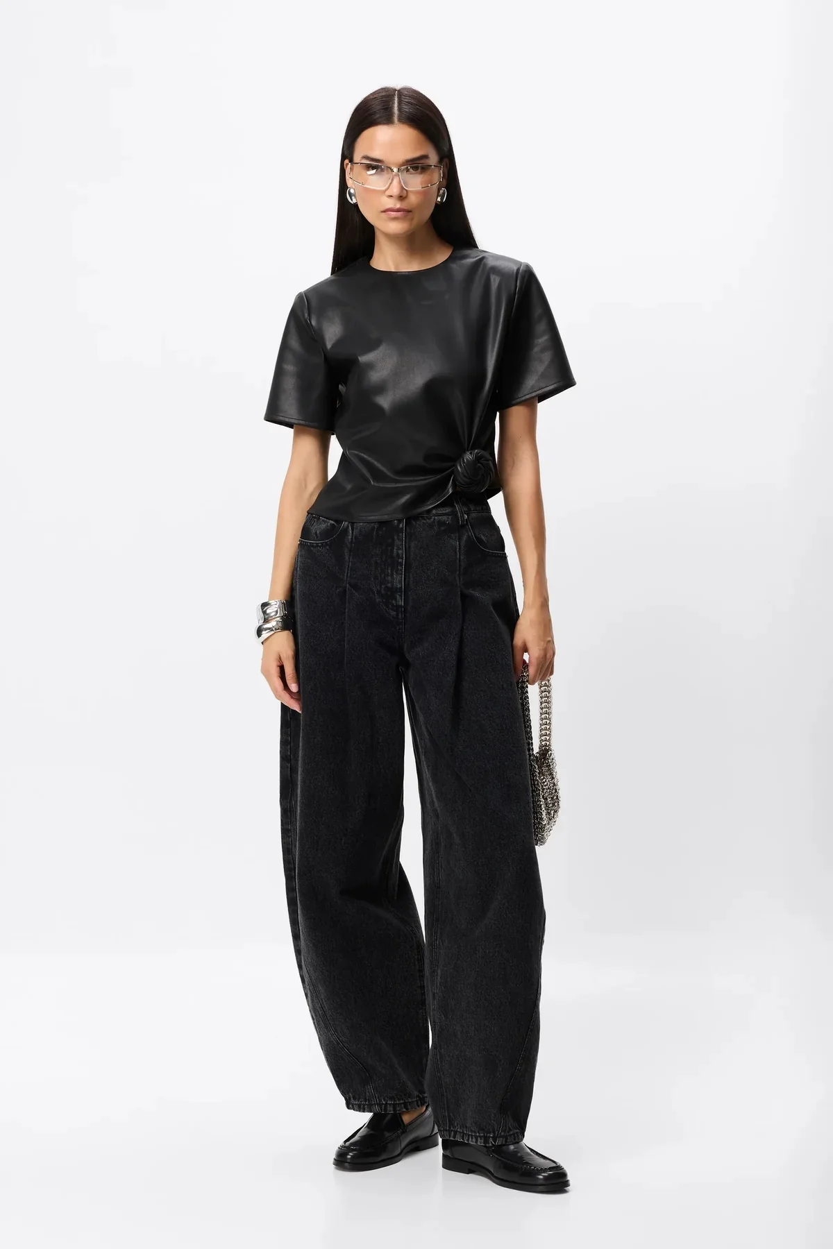 Fairfax Knot Tee Black - Image 9